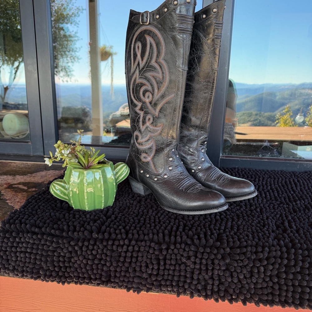 Ariat Black and Gray Embroidered Boots